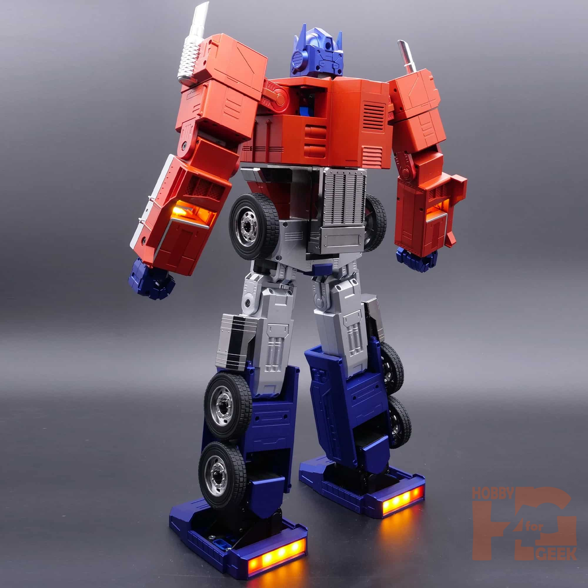 Transformers X Robosen Optimus Prime Auto Conversión