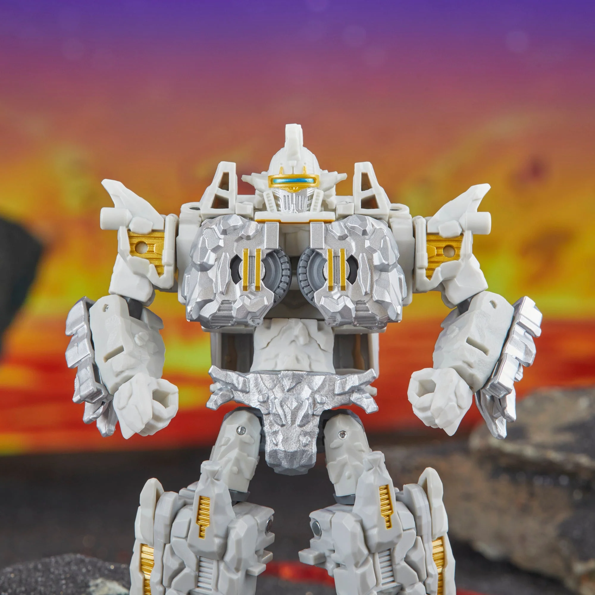 Transformers Legacy United Infernac Universe Nucleous 4